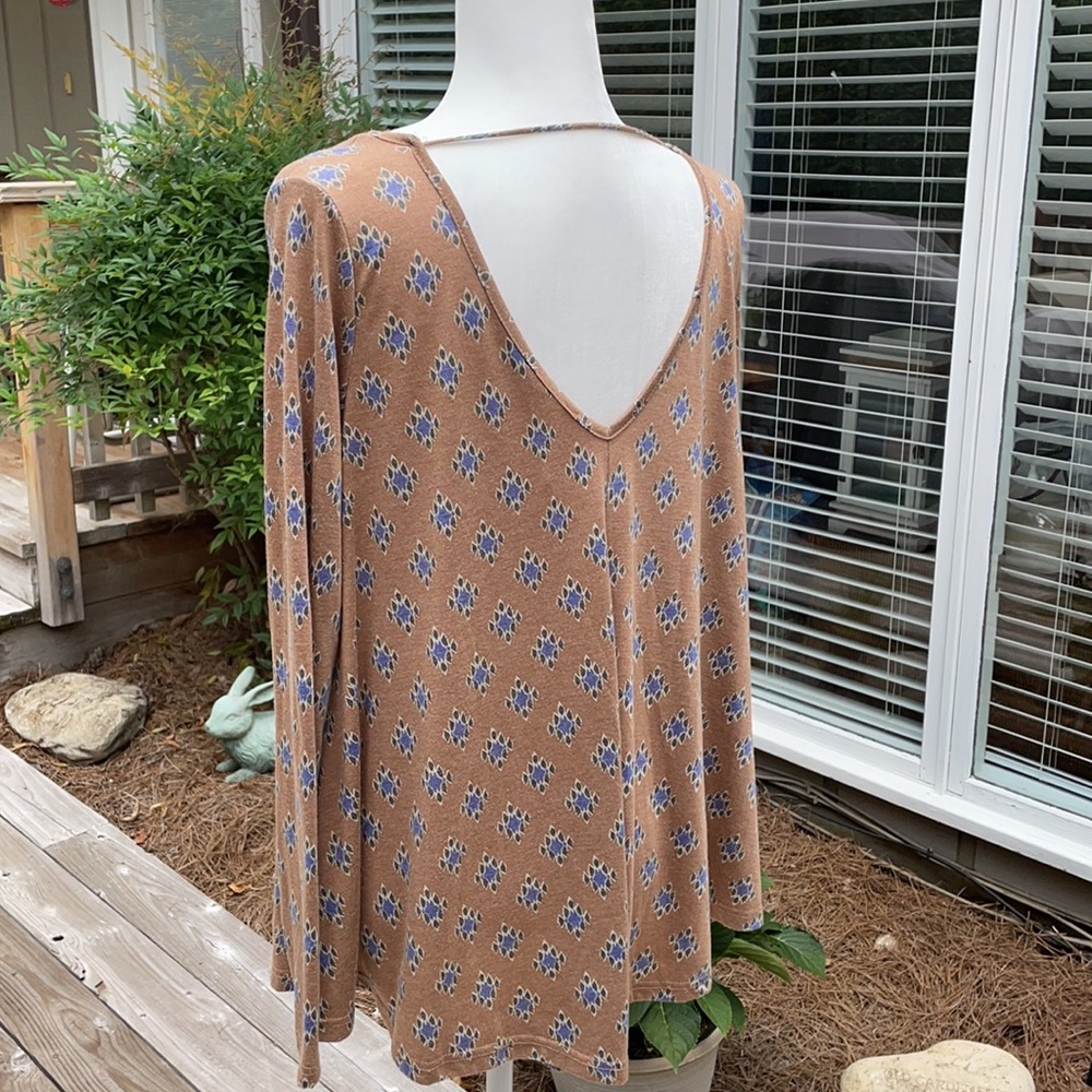 mts long sleeved V back swing top EUC Size Large